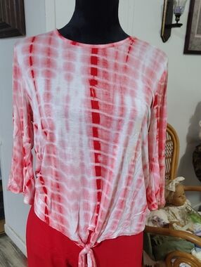 Red & White Tie-Dye Knot-Front With Whimsy Quarter Length Sleeves Tunic
